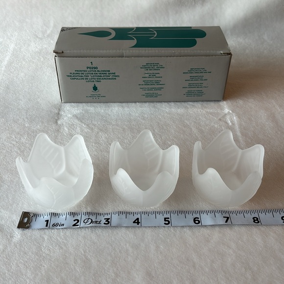 Partylite - Set of three Frosted Lotus Blossom candle holders - Picture 3 of 9